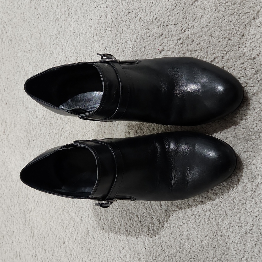Nine West Metra black leather heel